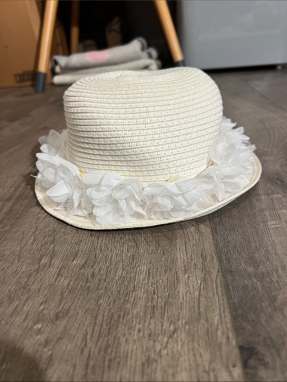NWOT lili Garett’s White Straw Floral Trim Sun Hat size T2